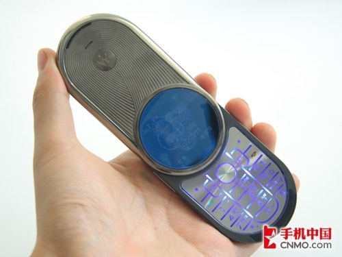 山寨惊奇之:360度旋转的克隆MOTO AURA 