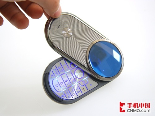 山寨惊奇之:360度旋转的克隆MOTO AURA 