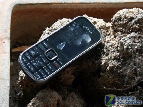坚固三防手机 诺基亚3720c仅售1080元