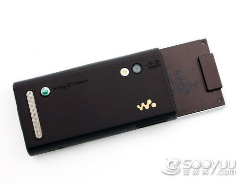 纤薄滑盖音乐手机 索爱W715行货1750元