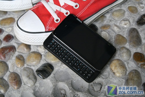 Maemo5侧滑强悍机 诺基亚N900再爆新低