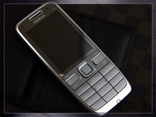 高主频S60智能机 诺基亚E52价格小降