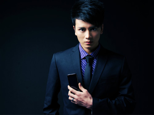 都市白领热捧智能导航手机 华硕睿立方华丽登场