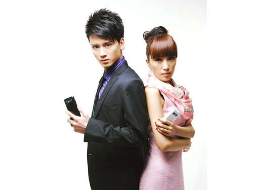 都市白领热捧智能导航手机 华硕睿立方华丽登场