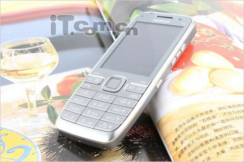 崇尚T9键盘 诺基亚E52低价卖1550元