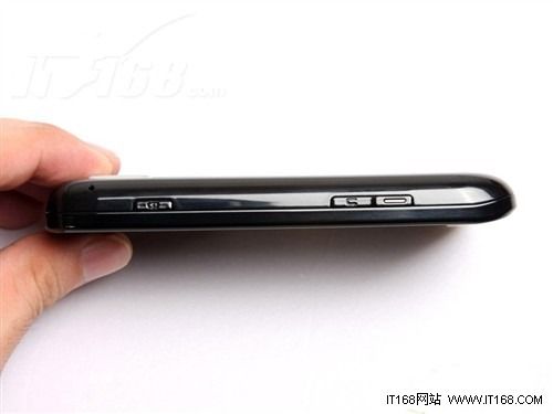 3.7寸大屏强悍牛机 三星i8000爆2k2低价