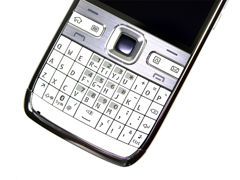 S60智能商务典范 诺基亚E72行货2380元